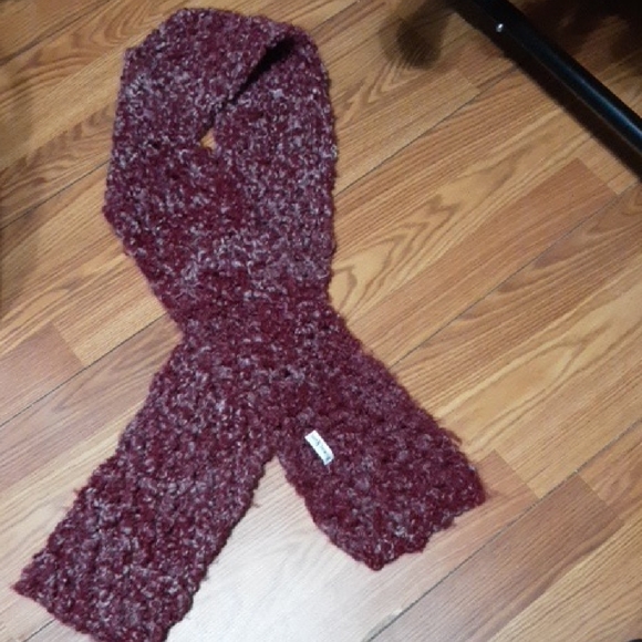 Neiman Marcus Deep Red Curly Knit Scarf - Picture 1 of 3